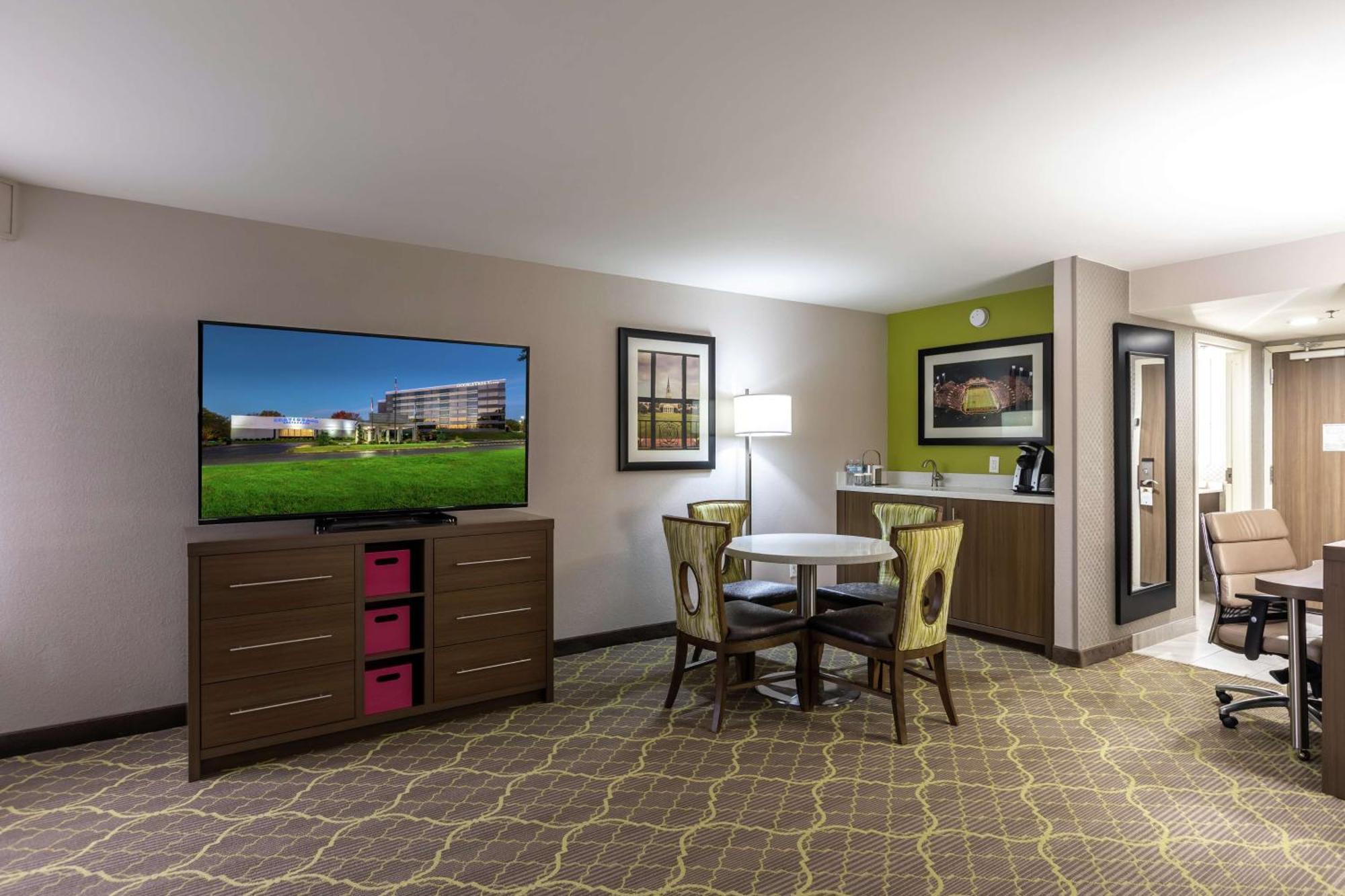 Doubletree By Hilton Winston Salem - University, Nc Exterior photo