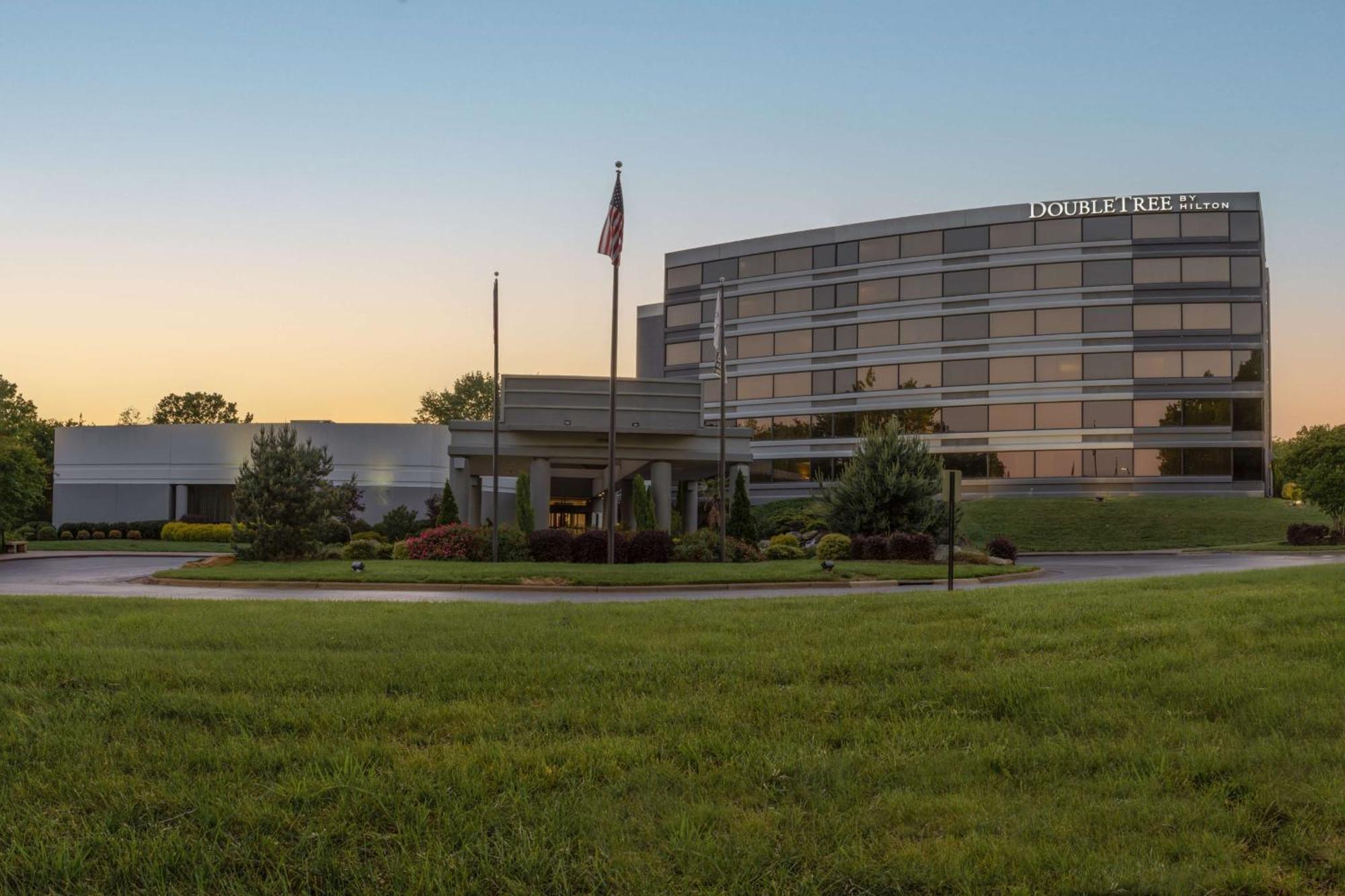 Doubletree By Hilton Winston Salem - University, Nc Exterior photo